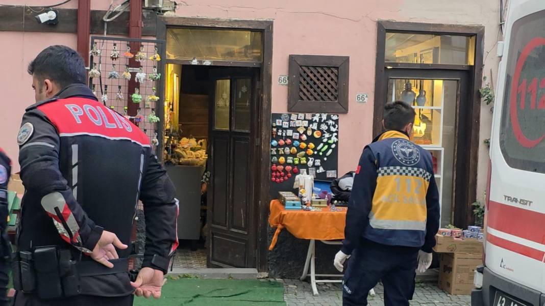 İki çocuk annesi iş yerinde bıçaklanarak öldürüldü! 6